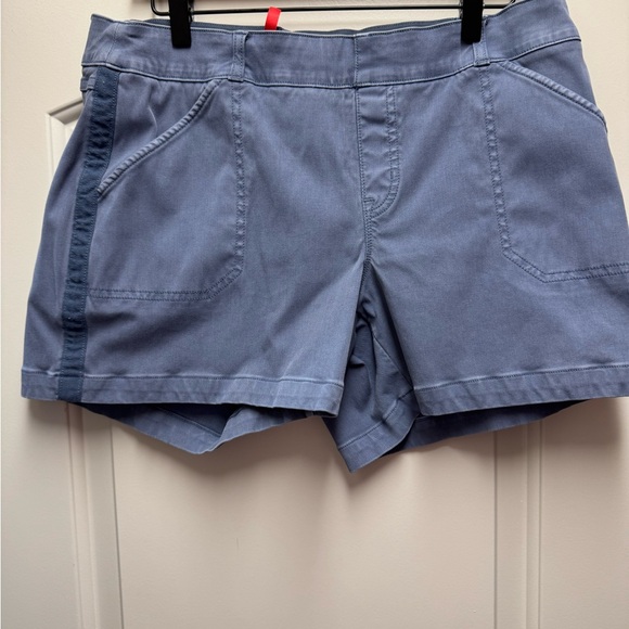 Spanx Stretch Twill Shorts 4” in Blue . Size XL. - Picture 2 of 4